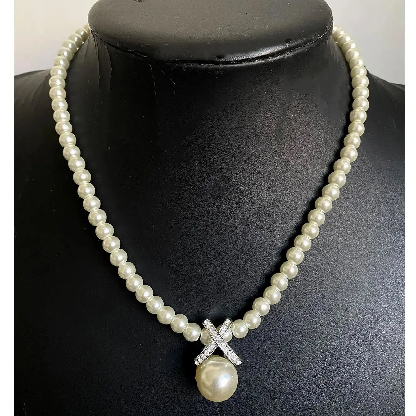 Pearl Jewelry Set:               Bracelet, Necklace, Earrings