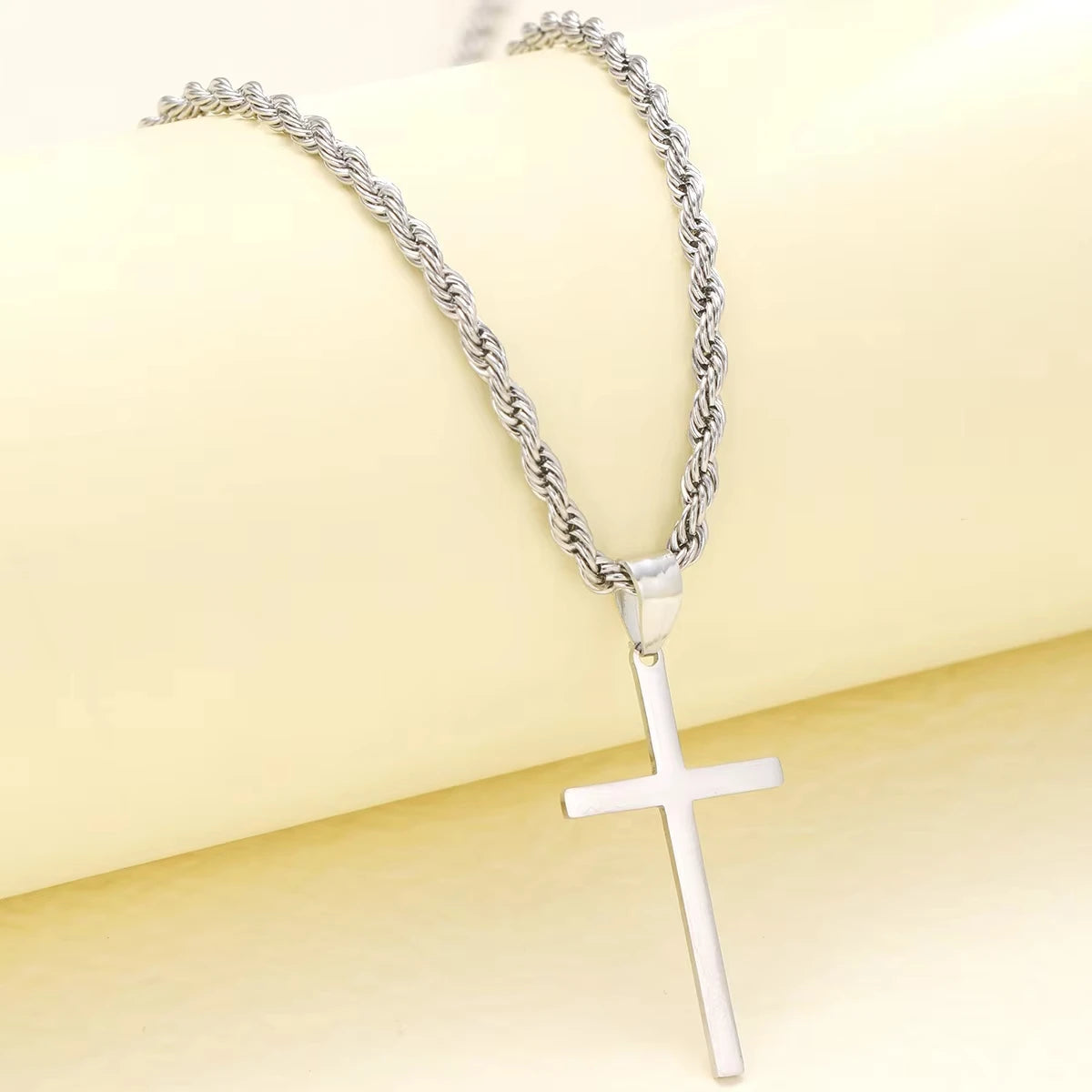 Cross pendant necklace