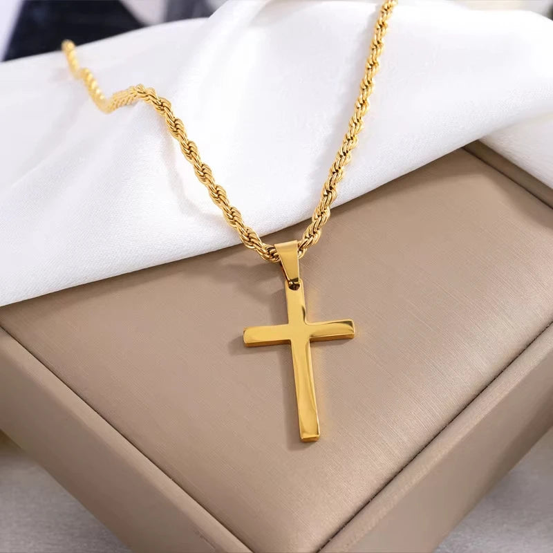 Cross pendant necklace